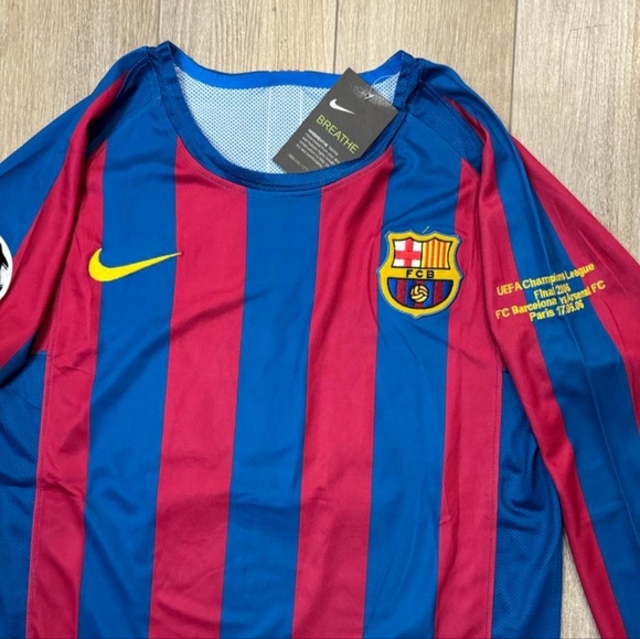 Jersey Soccer Version Retro Team Barcelona Ronaldinho#10 Long Sleeve - Picture 4 of 8